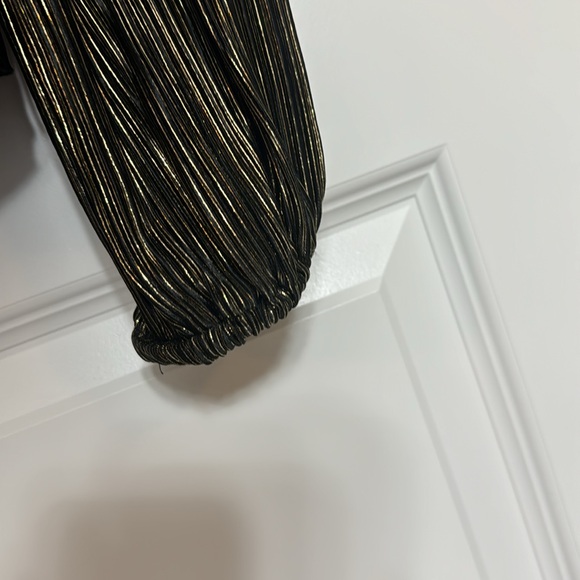 Black and gold top - Picture 3 of 6